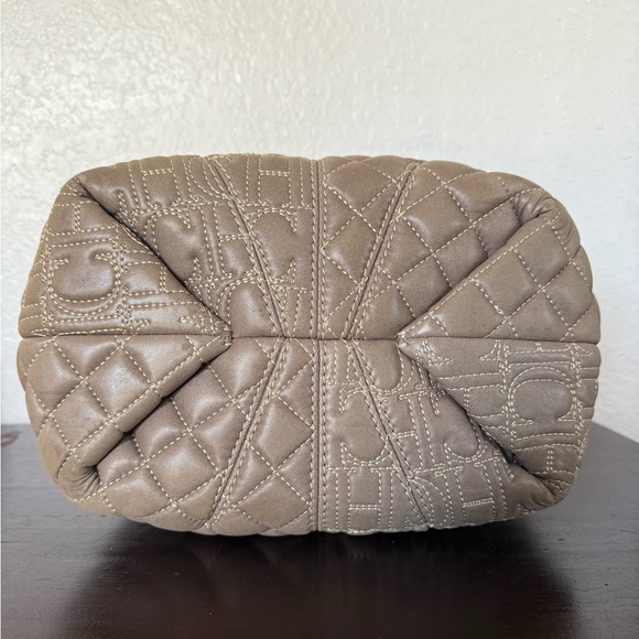 CH Carolina Herrera monogram and quilted tan handbag - Picture 4 of 12